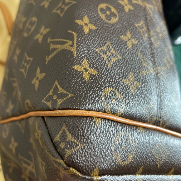 Louis Vuitton Totally MM Monogram Canvas - Picture 13 of 16
